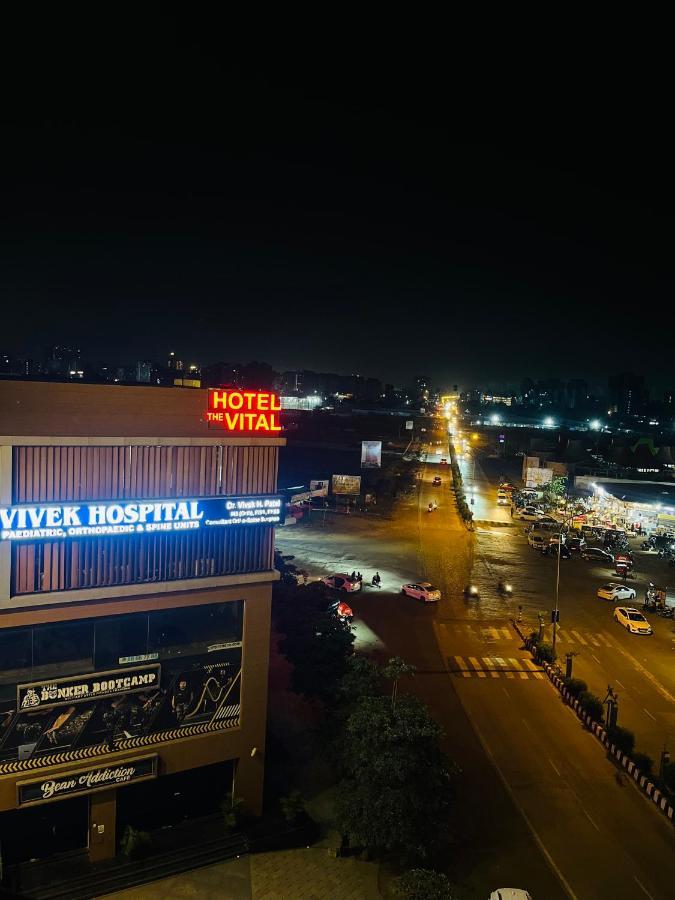 Hotel The Vital 수라트 외부 사진