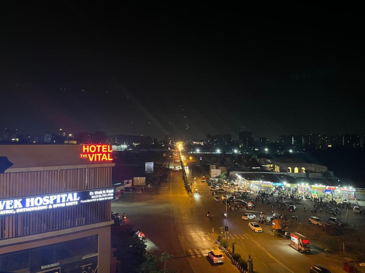 Hotel The Vital 수라트 외부 사진