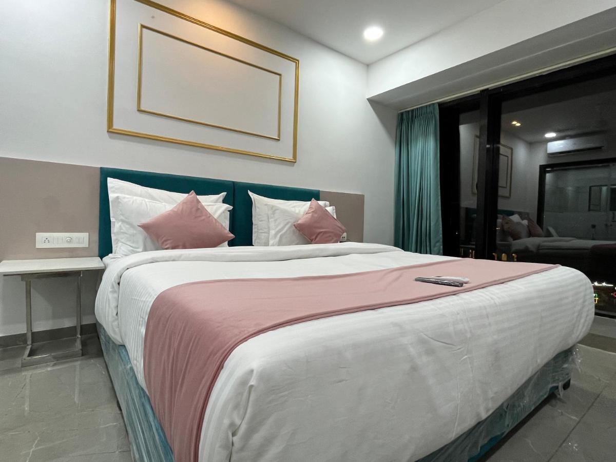 Hotel The Vital 수라트 외부 사진