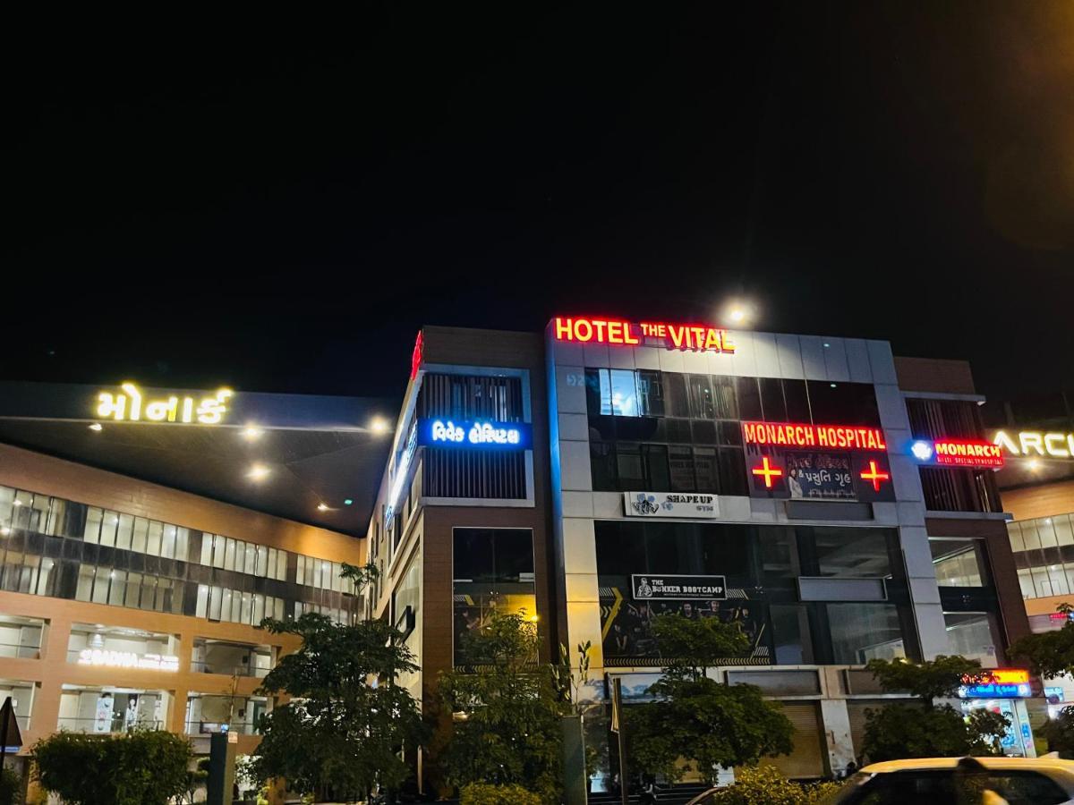 Hotel The Vital 수라트 외부 사진