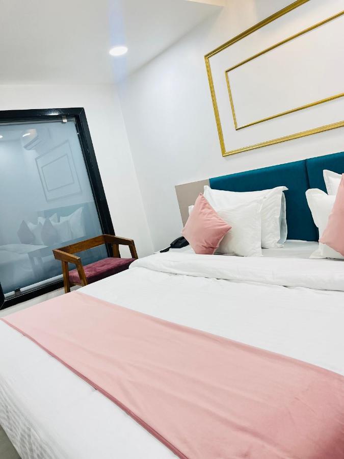Hotel The Vital 수라트 외부 사진