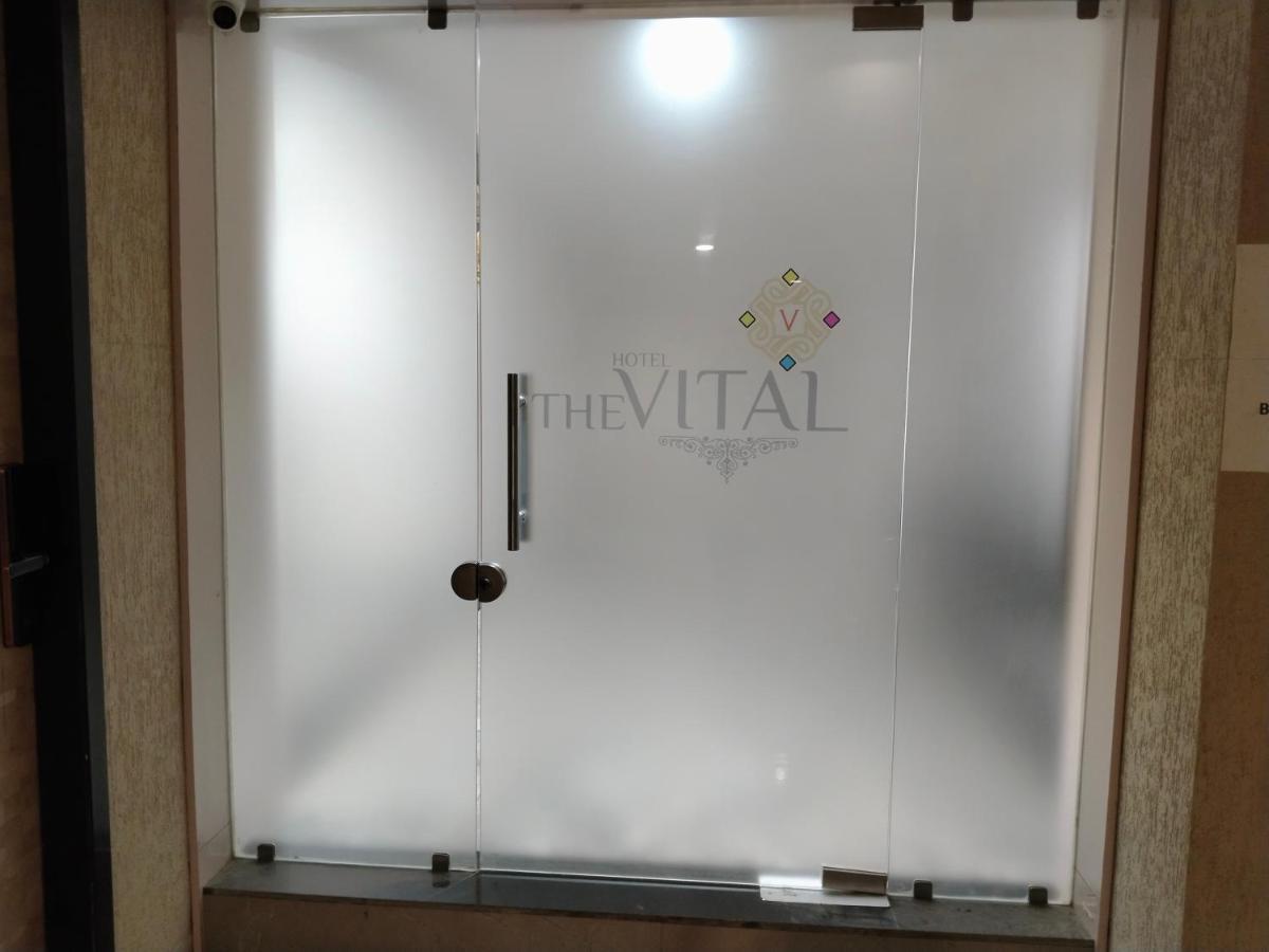 Hotel The Vital 수라트 외부 사진